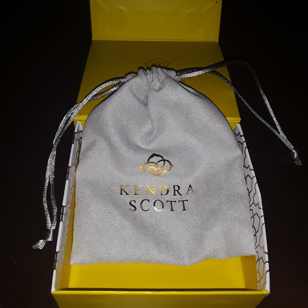 Kendra Scott NOLA short pendent Druzy Necklace